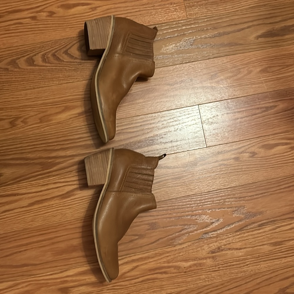 Boots - Picture 5 of 10